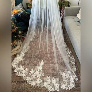 White Floral Wedding Viel